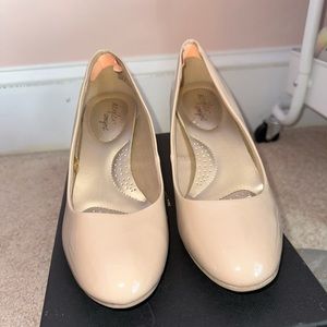 TAN CHARACTER SHOES